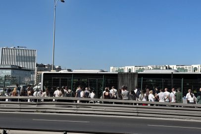 İstanbul Küçükçekmece'de metrobüste yangın paniği