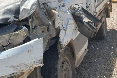 Siirt'te minibüs ile kamyonet çarpıştı: 1 yaralı
