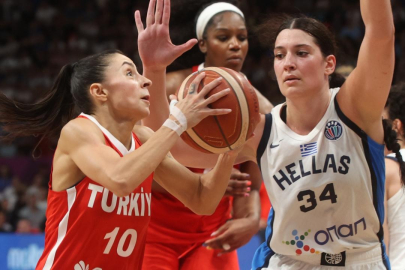 A Milli Kadın Basketbol Takımı Avrupa Şampiyonası'nda çeyrek finale yükseldi