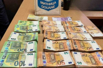 Edirne'de tırlara gizlenen beyan edilmemiş 200 bin euro sınırda yakalandı