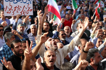 İran halkı sokakta: Teslimiyet yok