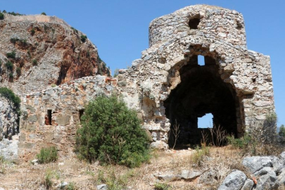 Türkiye'nin turizm cennetinde bulunan tarihi kilisede skandal !