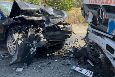 Bursa'da can alan kaza! Otomobil ile tır çarpıştı: 1 ölü, 2 ağır yaralı
