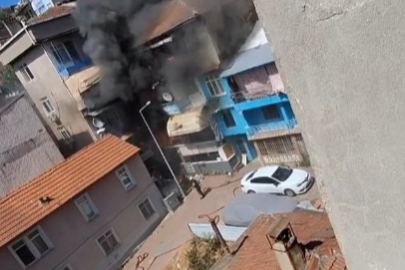 Kocaeli'de 2 binayı saran yangında 3 kişi mahsur kaldı: 7 daire hasar gördü
