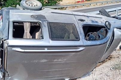 Ankara’da lastiği patlayan araç takla attı: 2 yaralı