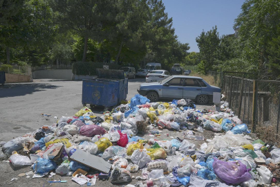 Buca Belediyesinde grev: Sokaklar çöple doldu