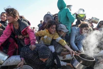 Gazze hükümeti: Açlıkla boğuşan Filistinliler, İsrail keskin nişancılarının hedefi oluyor