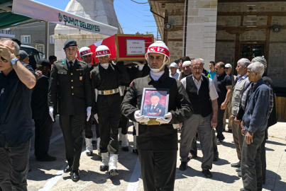 Kıbrıs gazisi toprağa verildi