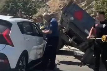 Bursa'da otomobil traktöre arkadan çarptı