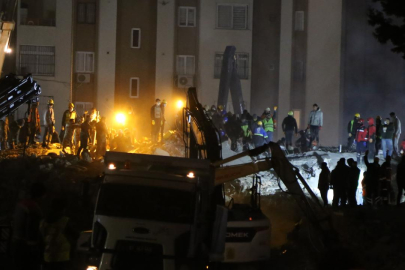 Depremde yıkılan apartmanla ilgili 9 eski kamu görevlisine de dava açıldı