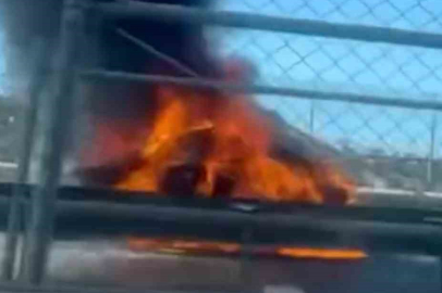 İstanbul Beykoz’da alevlere teslim olan otomobil hurdaya döndü