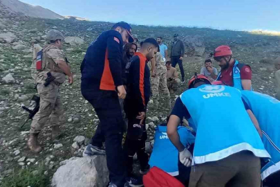 Tunceli’de dağlık alanda düşerek yaralanan çoban, ekipler tarafından kurtarıldı