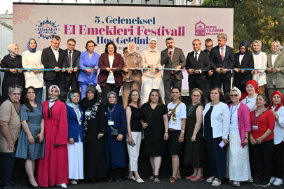 Bursa'da deprem bölgesi kadınlarının El Emekleri Festivali'ne büyük ilgi