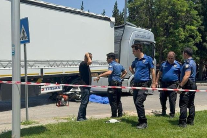 Gaziantep'te feci kaza: Tırın altında kalan motosikletteki 2 kişi hayatını kaybetti