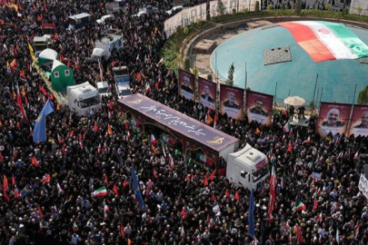 İran kayıplarını uğurladı: Tahran'da binlerce kişi katıldı