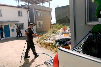 Bursa'da çöp ev mahalleyi canından bezdirdi! Muhtar kalıcı çözüm istedi...