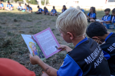 Bursa'da geleceğin futbolcuları kitap okumadan sahaya çıkmıyor