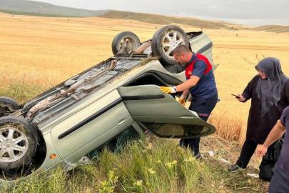 Çorum'da yağmurun kayganlaştırdığı yolda otomobil takla attı: 3 yaralı