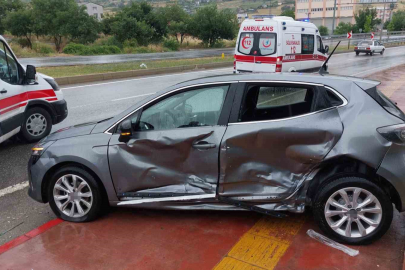 Samsun’da hafif ticari araç otomobile yandan çarptı: 3 yaralı