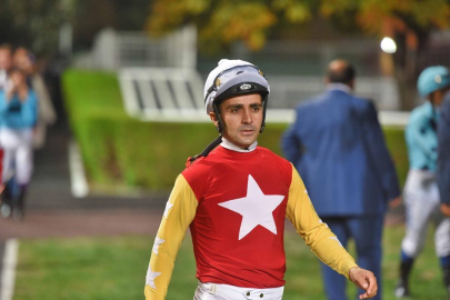 Veliefendi Hipodromu'nda koşulan 99'uncu tarihi Gazi Koşusu bitti protestolar başladı... Jokey Ahmet Çelik çok şaşırdı!