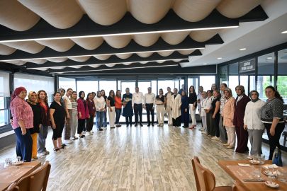 Bursa Yıldırım Belediye Başkanı Yılmaz üreten kadınları ağırladı