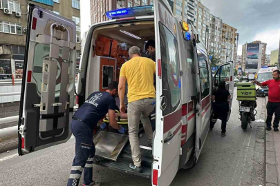 Samsun'da dolmuştan inen yolcuya motosiklet çarptı: 2 yaralı