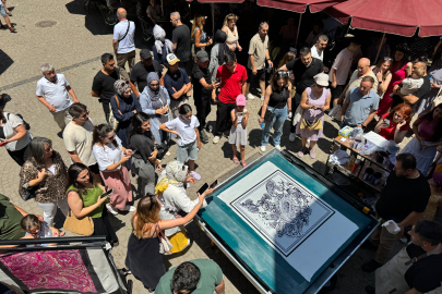 Bursa Kozahan'daki ipek baskı şovu izleyenleri büyüledi