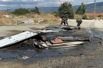 Kastamonu'da çöpte çıkan yangın güneş enerjisi panellerine sıçradı