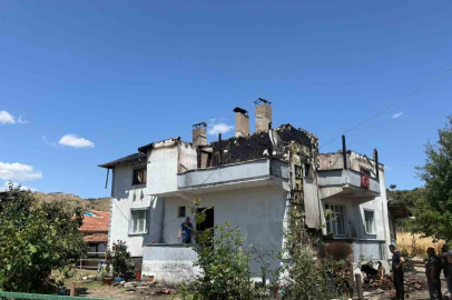Çorum'da alevlere teslim olan ev kullanılmaz hale geldi