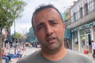 Evcil köpeğini gezdirirken başıboş köpeklerin saldırısına uğradı