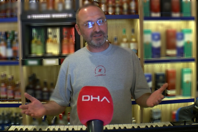 Bursa'da dükkanına gelen müşterilerini org ile karşılıyor!