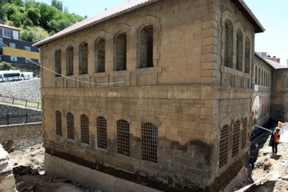 Cumhuriyet'in izlerini taşıyan "İlk Mektep" restore ediliyor