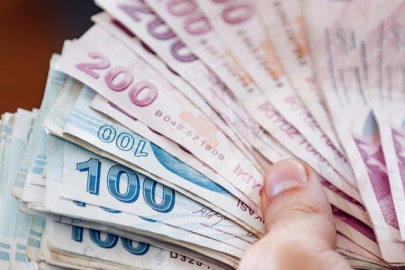 En düşük emekli maaşının 16 bin 881 TL’ye yükseltilmesini öngören madde kabul edildi