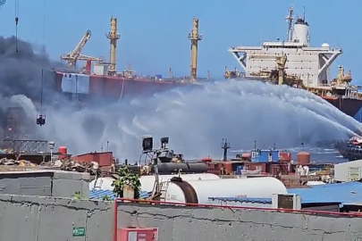 İzmir Aliağa'da sökümdeki tanker gemide yangın