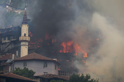 İzmir'de orman yangınları sürüyor: Ödemiş, Buca ve Çeşme...