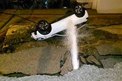 Samsun'da istinat duvarı araçların üzerine devrildi