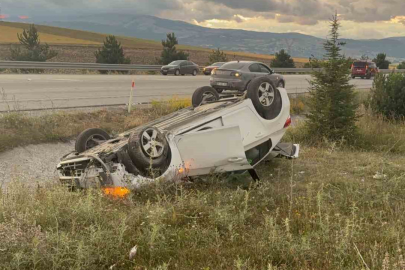 Tokat'ta ters dönen otomobilden sağ kurtuldular