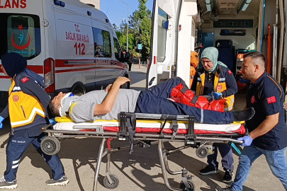 Bursa’da üzerine şeker çuvalları düşen işçinin bacağı kırıldı