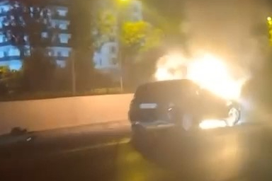 Bursa'da bir otomobil alevlere teslim oldu