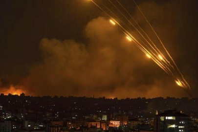 İran füzeleri, İsrail'deki 5 askeri tesisi doğrudan vurdu