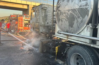 Mersin'de seyir halindeyken alev alan süt tankeri kullanılamaz hale geldi