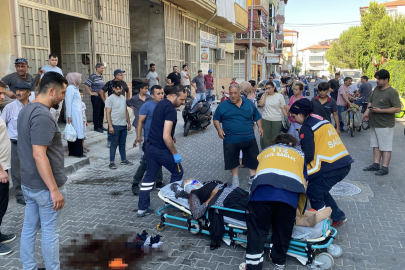 Manisa'da seyir halindeki motosikletten düşen 65 yaşındaki kadın ağır yaralandı