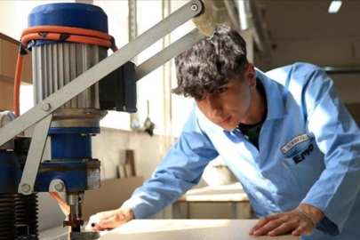 Türkiye’de genç işsizlik sayısı artıyor! Sanayi eleman arıyor, 6 milyon genç evde oturuyor...