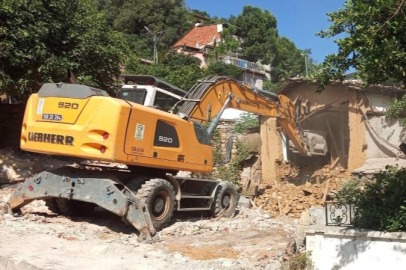 Bursa'da yıkım! Metruk binalar yerle bir edildi...