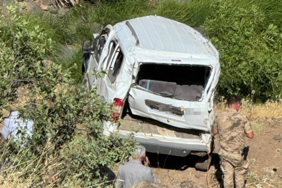 Elazığ'da hafif ticari araç şarampole uçtu: 1 ölü