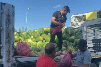 Elazığlı esnaf 30 ton karpuzu ücretsiz dağıttı