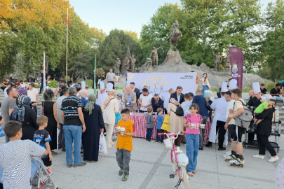 Bursa İnegöl Belediyesi vatandaşlara aşure ikram etti