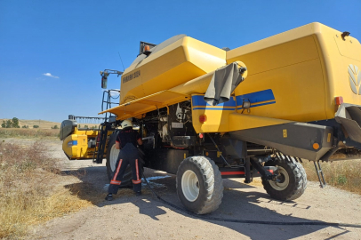 Çorum'da tarlada çalışan biçerdöverde korkutan yangın