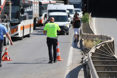 Eskişehir'de üniversiteye giden belediye otobüsü bariyerlere çıktı, facia kıl payı ile atlatıldı