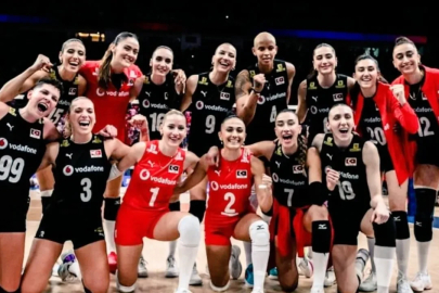 Filenin Sultanları set vermedi: Türkiye Hollanda'yı 3-0'la geçti!